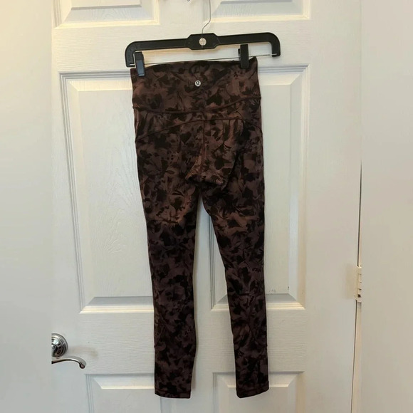 Lululemon In Movement Tight 25" *Everlux Size 4 - Picture 5 of 6